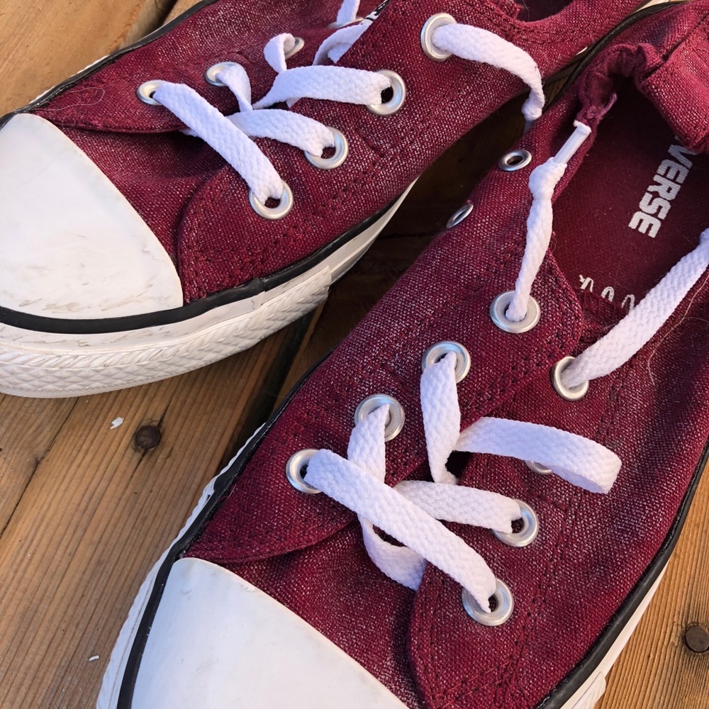 Maroon converse - Picture 2 of 5